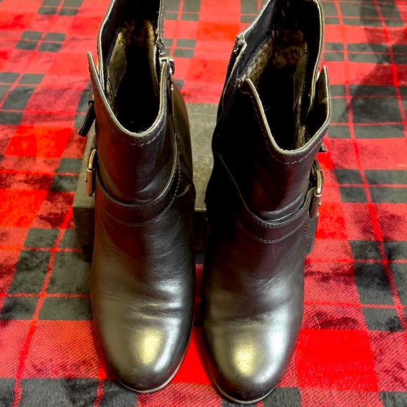 College, Women's Mid-Calf Waterproof Leather Boots ,Size 7 W, in great condition - Picture 2 of 10
